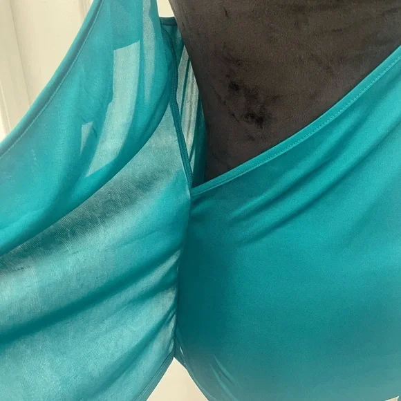 Women’s H&M size M turquoise faux wrap blouse with‎ ruffle. 100% polyester. NWOT - Picture 5 of 5